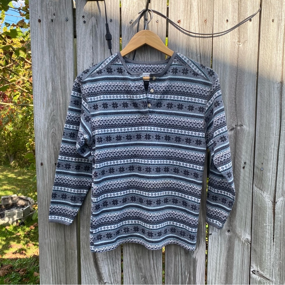 Fair Isle Nordic Winter Arizona Jean Company Henley Top M Grey Blue Snowflake